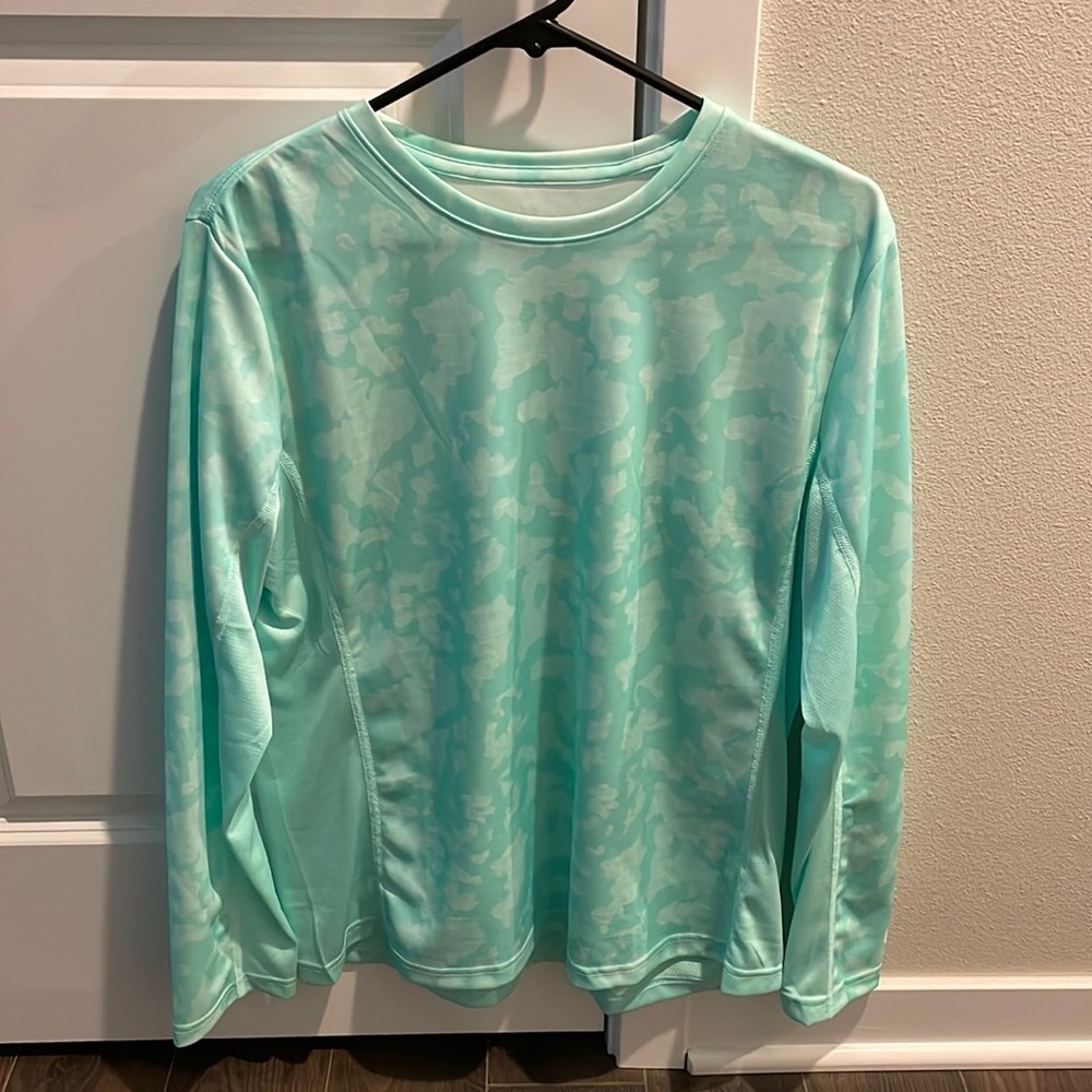 NWOT HUK Fishing Women’s Sun Protection Top